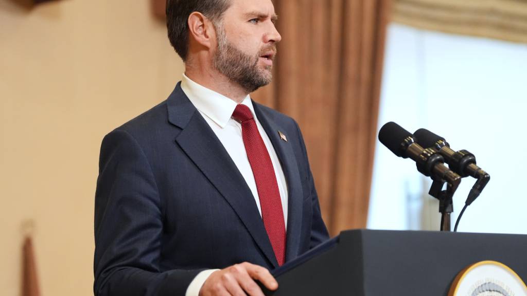 US-Vizepräsident JD Vance spricht während einer Pressekonferenz nach einem Treffen mit Vertretern aus Pakistan und Iran. Foto: Jacquelyn Martin/POOL AP/AP/dpa