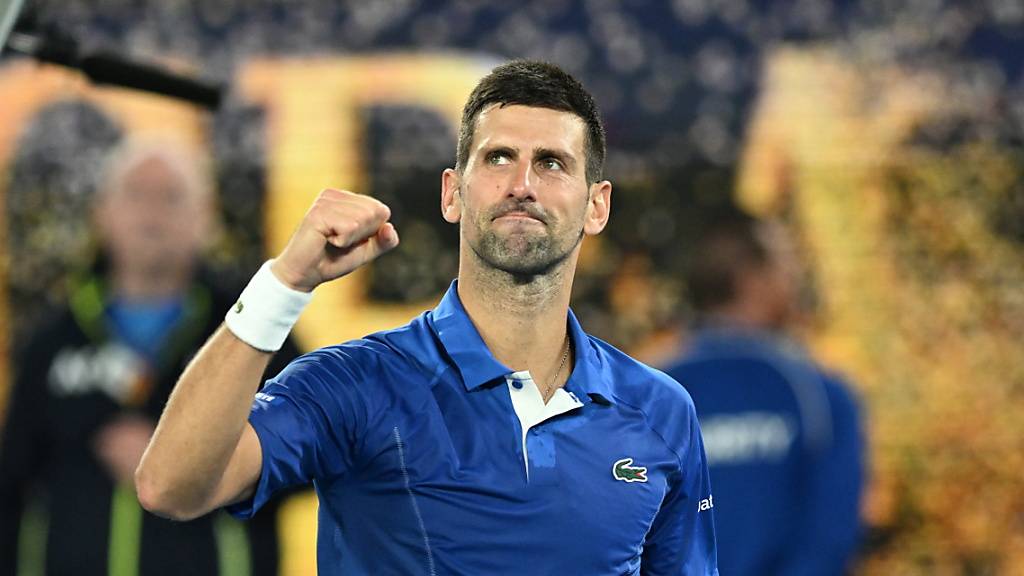 Novak Djokovic steht nach einem souveränen Dreisatzsieg im Achtelfinal