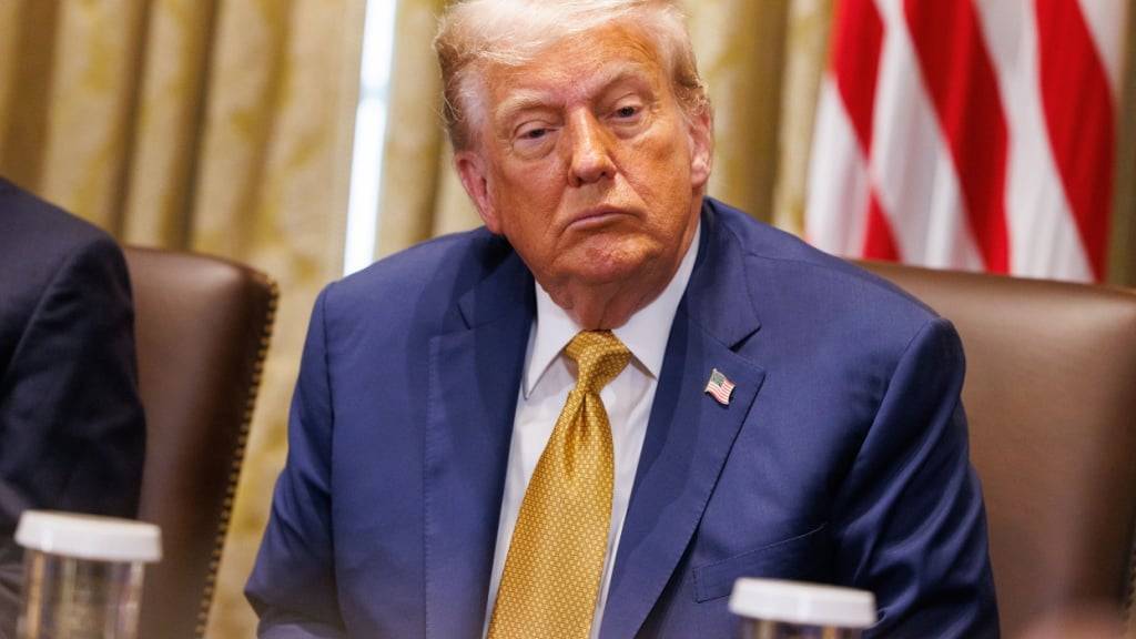 US-Präsident Donald Trump unterzeichnete am Mittwoch weitere Zoll-Briefe. (Archivbild)