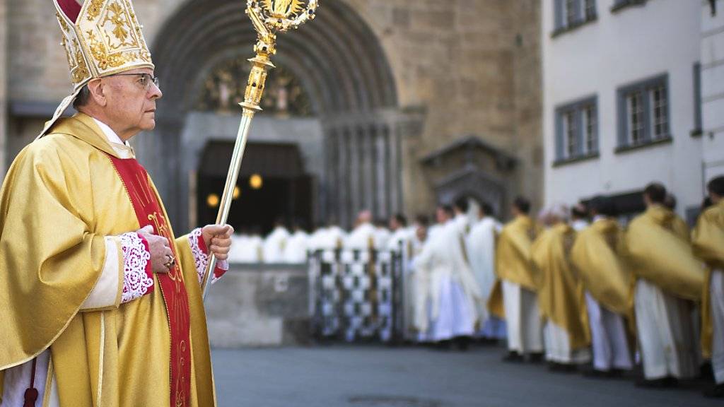 Verlängerung: Der 77-jährige Churer Bischof Vitus Huonder bleibt im Amt, bis seine Nachfolge geregelt ist.