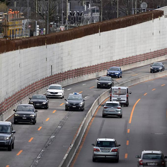 Parlament will mehr sechsspurige Autobahnstrecken