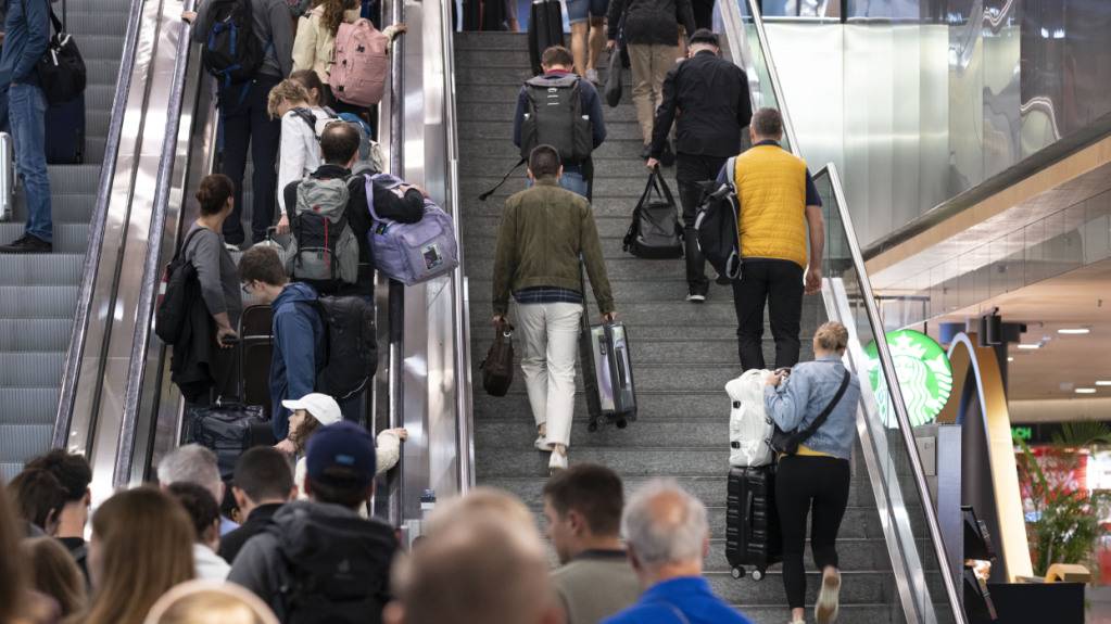 Im September reisten mehr als drei Millionen Personen über den Flughafen Zürich. (Archivbild)