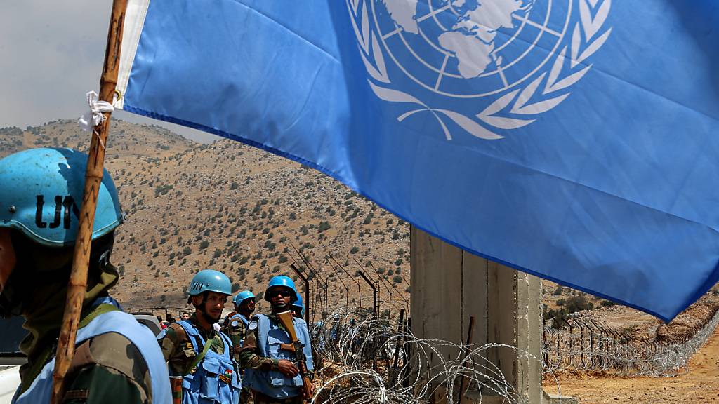 ARCHIV - UN-Friedenstruppen sichern die libanesische Grenze zu Israel. Foto: Marwan Naamani/dpa