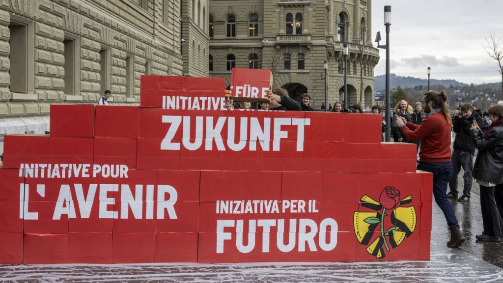 Patt-Situation bei Service-citoyen-Initiative gemäss erster Umfrage