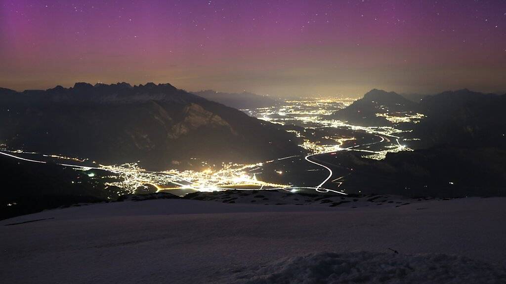 Eine Wetterkamera auf dem Pizol SG fing Polarlichter ein.