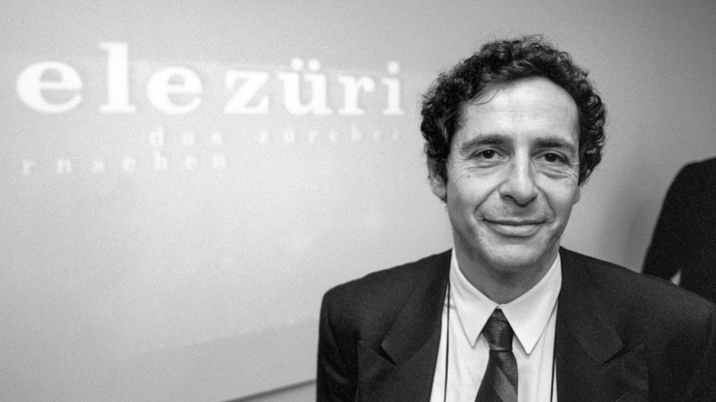Roger Schawinski an der Pressekonferenz von Tele Züri im Dezember 1993. (Archivbild)
