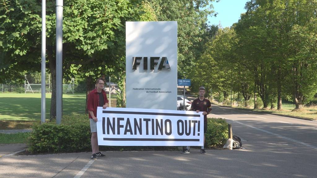 Protest gegen FIFA-Präsident Gianni Infantino