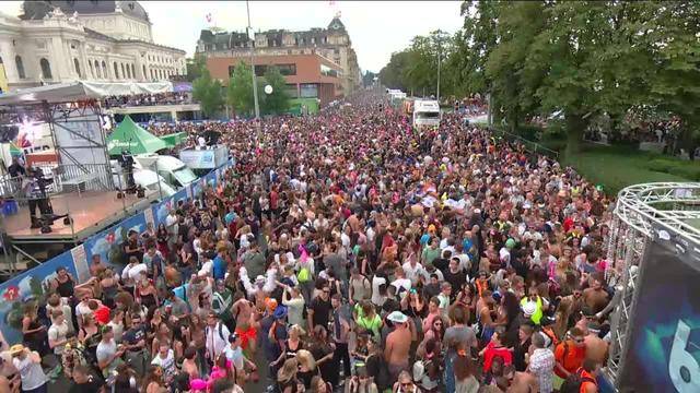 Street Parade live — 17.30 Uhr