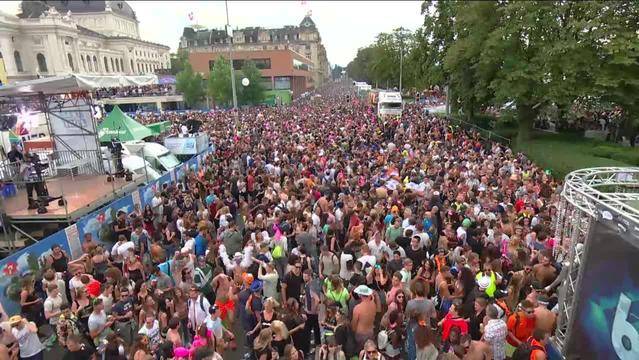 Street Parade live — 17.30 Uhr