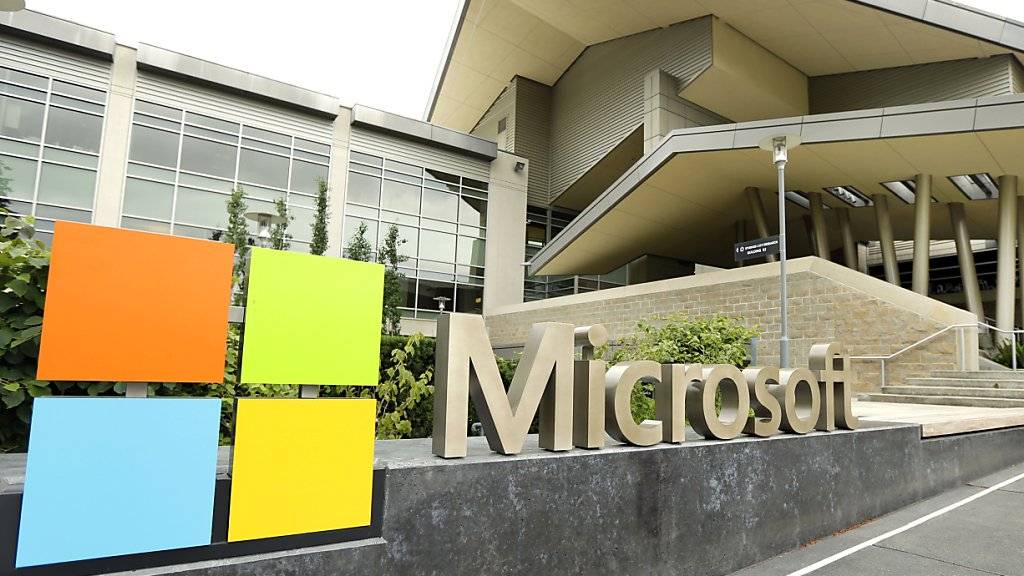 Der Software-Hersteller Microsoft konnte zwar den Gewinn im zweiten Geschäftsquartal kräftig steigern. Es machte sich aber auch eine Verlangsamung im wichtigen Cloud-Geschäft bemerkbar.