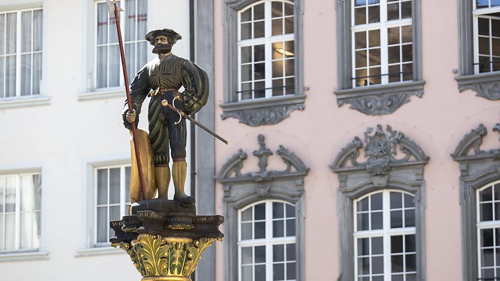 Der Schaffhauser Stadtrat will die Steuern weiter senken. Der Stadt laufe es finanziell sehr gut. (Archivbild)