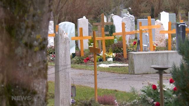 Urnen von Friedhof gestohlen