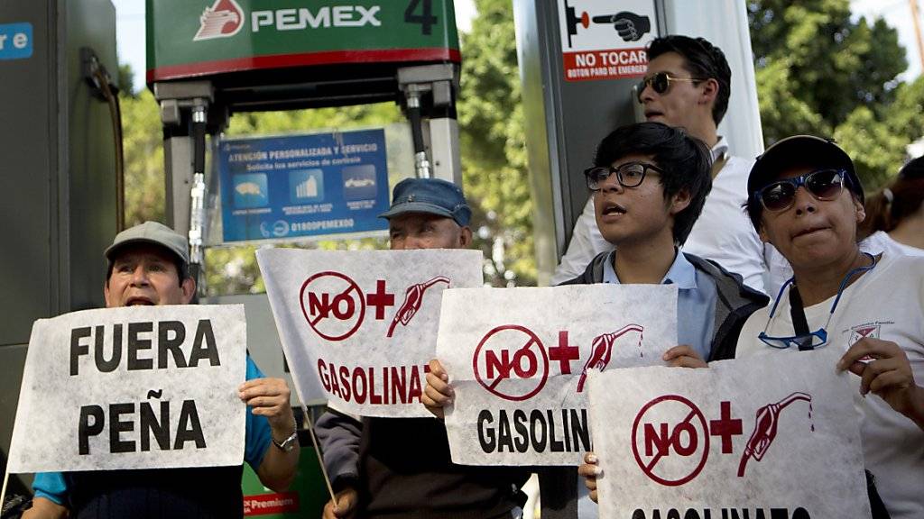 Nach dem Benzinpreisanstieg richtet sich der Zorn vieler Mexikanerinnen und Mexikaner gegen Präsident Peña Nieto.