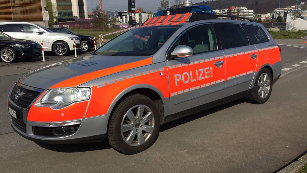 Unbekannter fährt in Auto der Luzerner Polizei