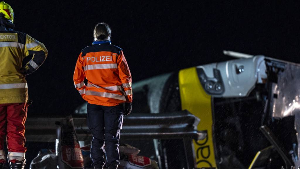 Nach dem verheerenden Carunglück im Engadin mit fünf Toten und 40 Verletzten wurde nun ein Verfahren gegen den Chauffeur eröffnet. (Archiv)