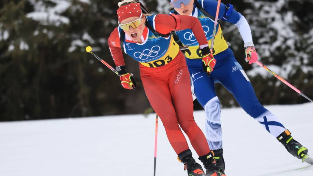 Lea Meier macht sich mit der Finnin auf die Verfolgung. Die Bündnerin bringt das Schweizer Team wieder auf Diplom-Kurs, mehr liegt aber nicht drin