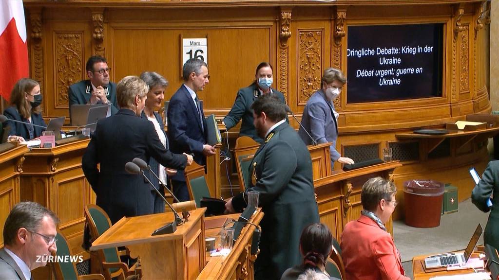 Zurück in der Partei-Politik: Nationalrat führt dringliche Debatte über Ukraine-Krise
