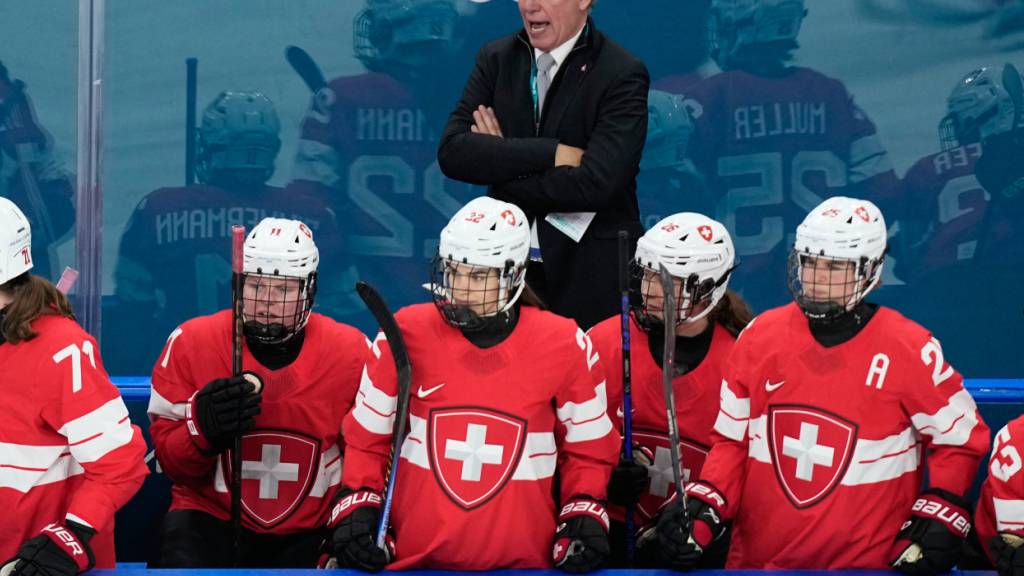Trainer Colin Muller ist gefordert, wollen die Schweizerinnen die Halbfinals erreichen