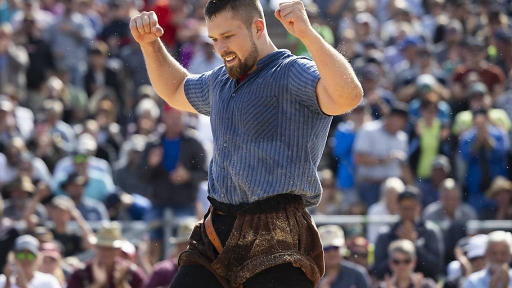 Der in dieser Saison noch unbezwungene Fabian Staudenmann bekommt es zum Auftakt mit Samuel Giger zu tun