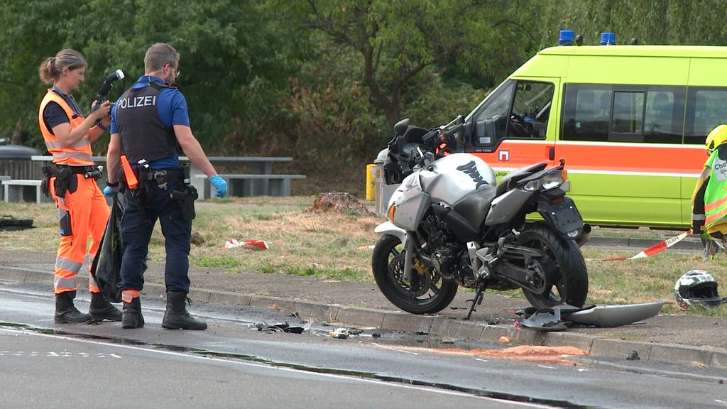 Zwei Männer sterben bei Unfall mit gestohlenem Motorrad in Oberengstringen