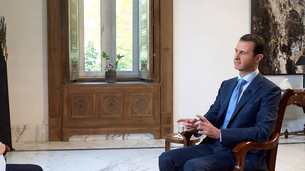 Der syrische Machthaber Baschar al-Assad im Interview mit einem Reporter des italienischen Fernsehens RAI.