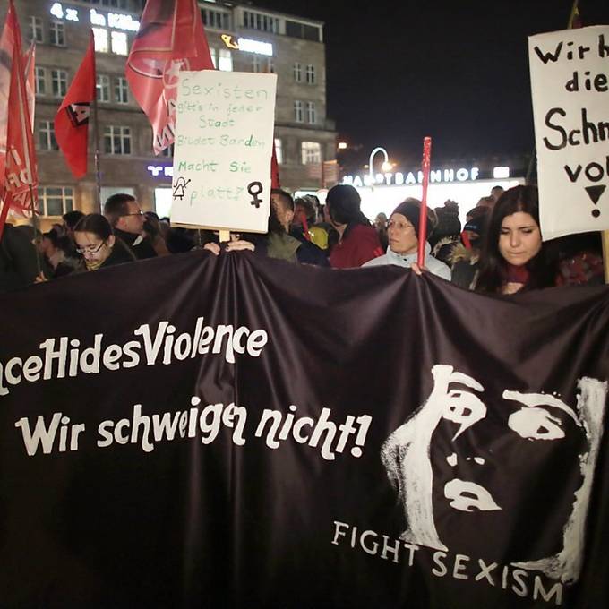 Harte Strafen nach Kölner Massenüberfällen gefordert