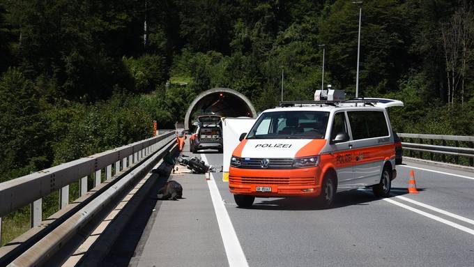 Beifahrerin von Töfffahrer tödlich verletzt