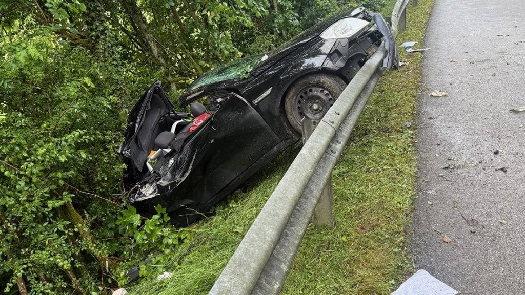 Wie durch ein Wunder erlitt der 19-jährige Fahrer dieses Unfallautos nur leichte Verletzungen.