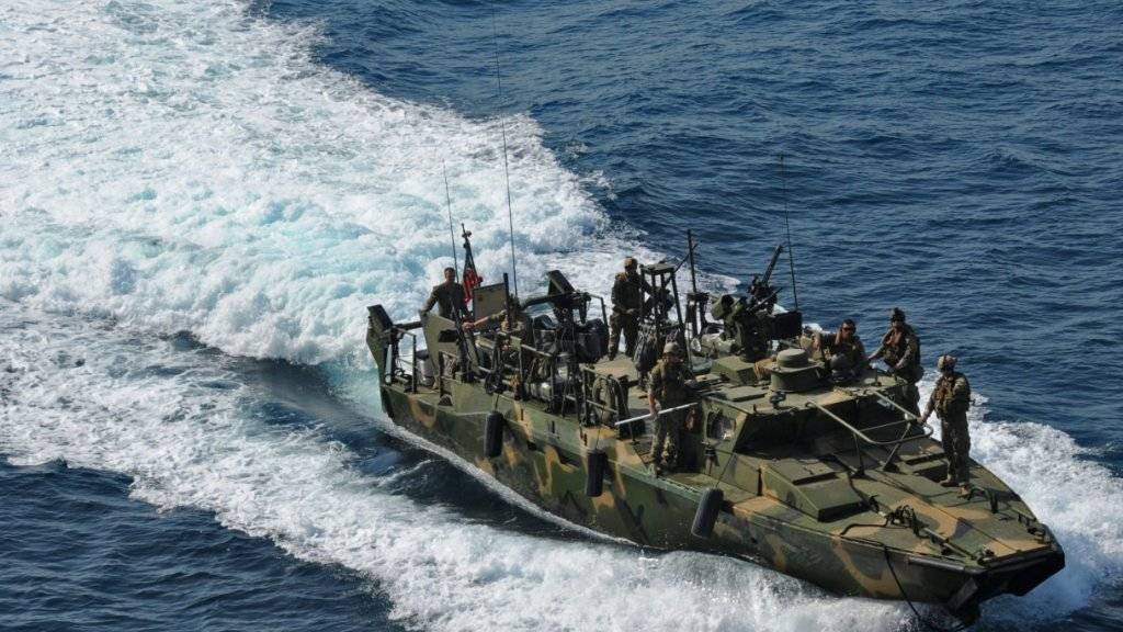 Zwei solcher Boote gerieten wegen einer Motorpanne in iranische Hoheitsgewässer, woraufhin die Besatzung festgehalten wurde - jetzt sind die Soldaten wieder frei. (Archiv)