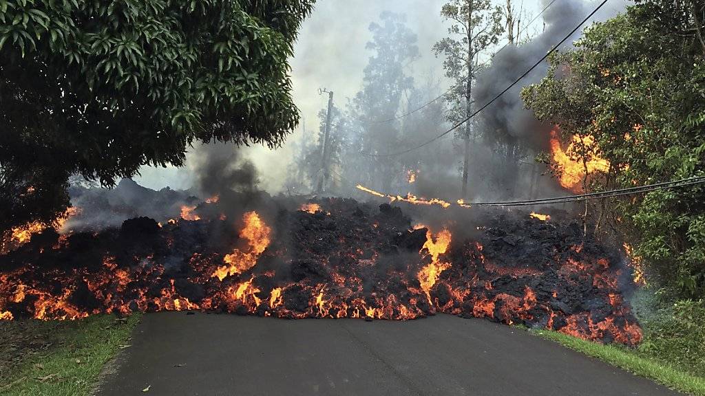 Lava des Vulkans Kilauea hat bisher auf Hawaii rund 30 Häuser zerstört.