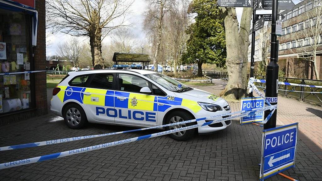 In der englischen Stadt Salisbury sperrte die Polizei am Sonntag mehrere Strassen und alarmierte Spezialkräfte. Zuvor waren zwei Personen nach einem Restaurantbesuch aus unbekannten Gründen erkrankt. (Archivbild)