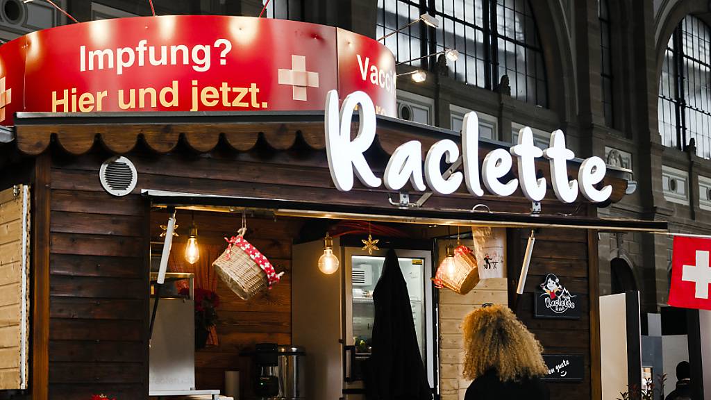 Impfoffensive mit Raclette: Das Impfdorf im Hauptbahnhof Zürich.