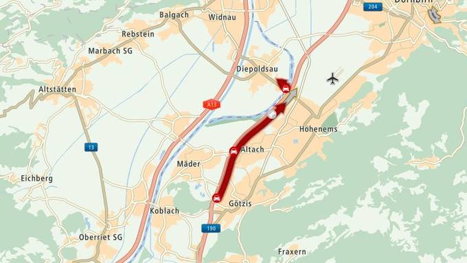 LKW auf Rheintal Autobahn umgekippt