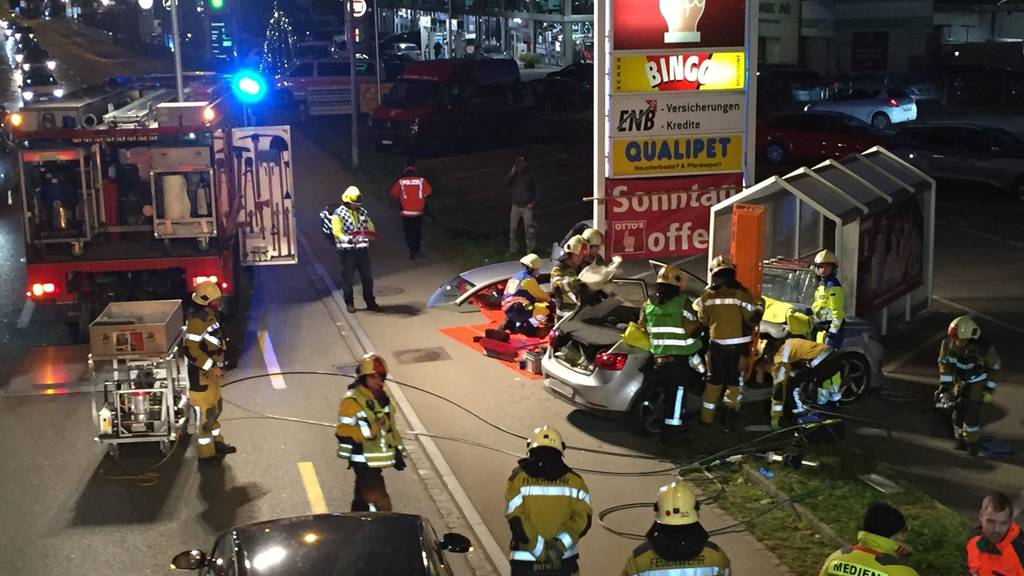 Polizei, Feuerwehr und Ambulanz standen am Donnerstagabend in Wil im Einsatz.