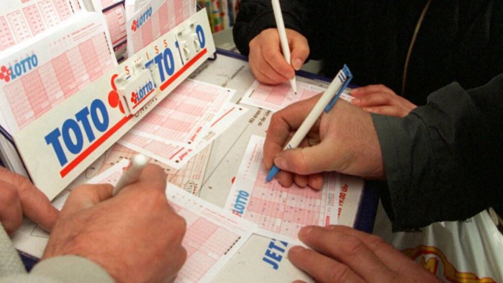 Das Lotto-Fieber ist ausgebrochen. Kein Wunder bei einem Jackpot von 50 Millionen Franken, den es am Samstag zu knacken gibt. (Symbolbild)