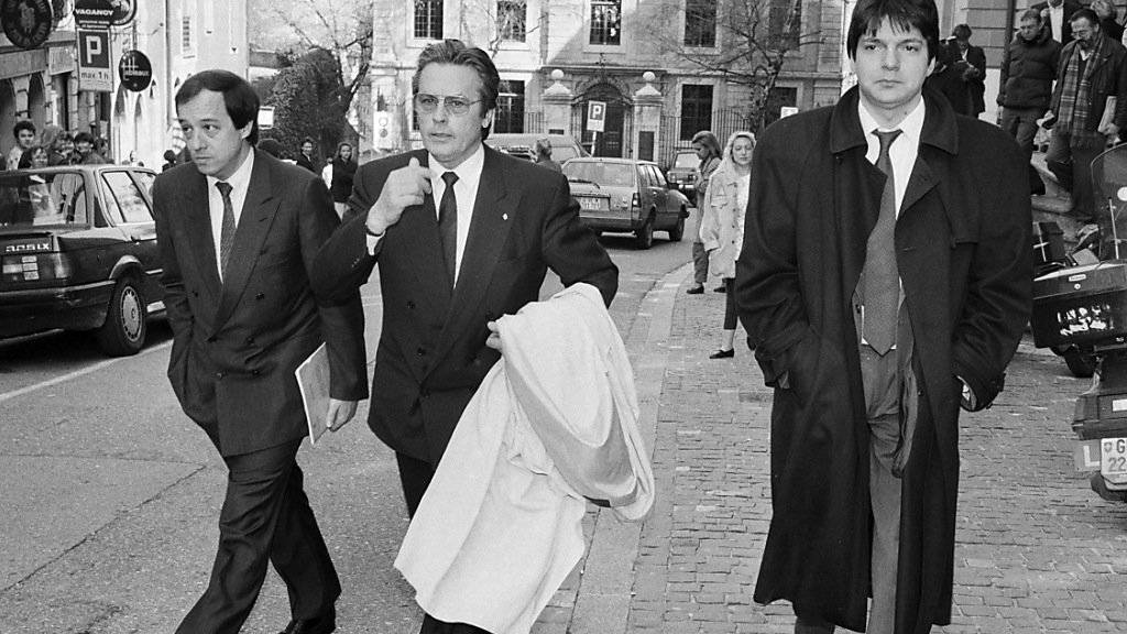 Dominique Warluzel (rechts) gehörte zu den Stars unter den Genfer Anwälten und vertrat in den 1990er-Jahren Berühmtheiten wie Alain Delon (Mitte) vor Gericht.( Archiv)