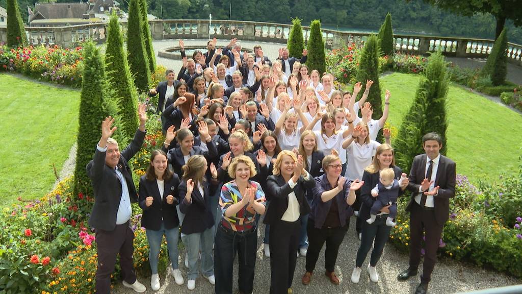 Stadt Bern würdigt ihre Fussball- und Eishockey-Meisterinnen