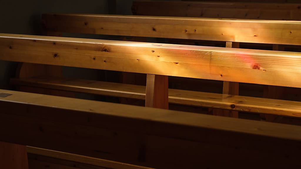 Ein psychisch kranker Mann randalierte in einer katholischen Kirche. Das Verwaltungsgericht kam nun zum Schluss, dass Waffen bei ihm nicht gut aufgehoben sind - obwohl er «Survival-Experte» ist und Walderlebnisse anbietet. (Symbolbild)