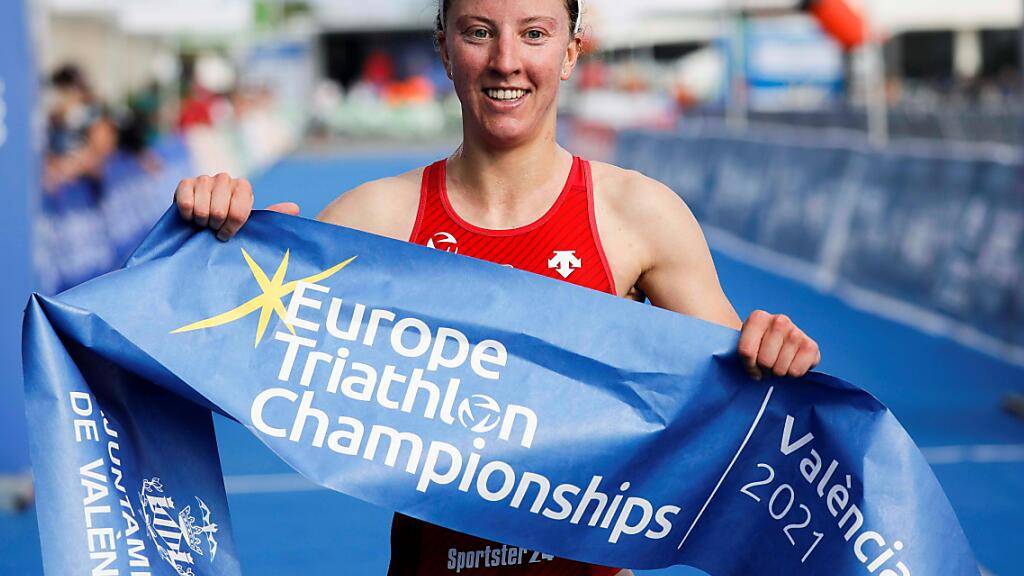 Die Zürcherin Julie Derron darf sich fortan Triathlon-Europameisterin über die olympische Distanz nennen