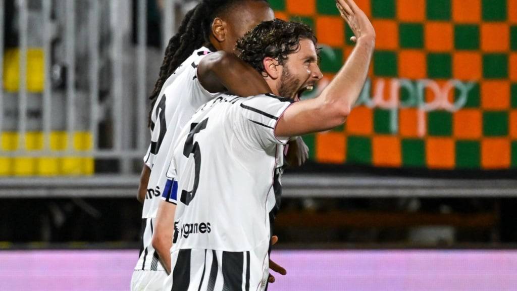 Manuel Locatelli freut sich über den wichtigen Penaltytreffer