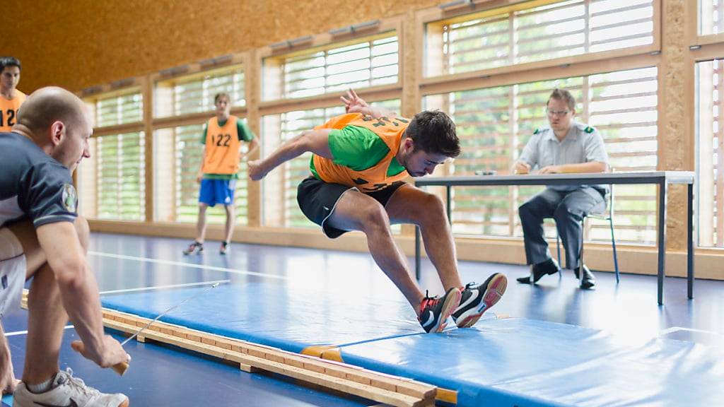 Nur einer von fünf jungen Menschen gilt laut dem Fitnesstest der Armee als nicht ausreichend aktiv. (Archivbild)