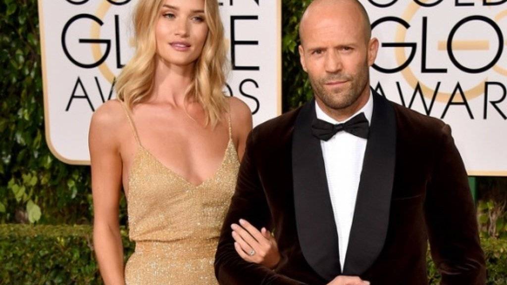 Jason Statham und Rosie Huntington-Whiteley zeigten sich an den Golden Globes erstmals als Verlobte.