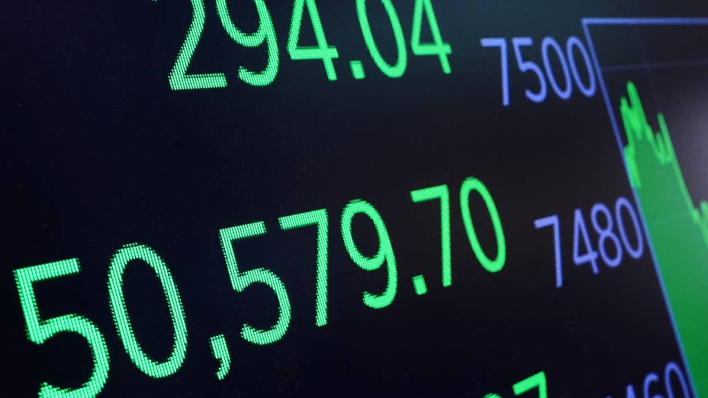 Der Leitindex Dow Jones Industrial blieb nach dem langen Wochenende knapp unter seiner Bestmarke vom Freitag. (Archivbild)