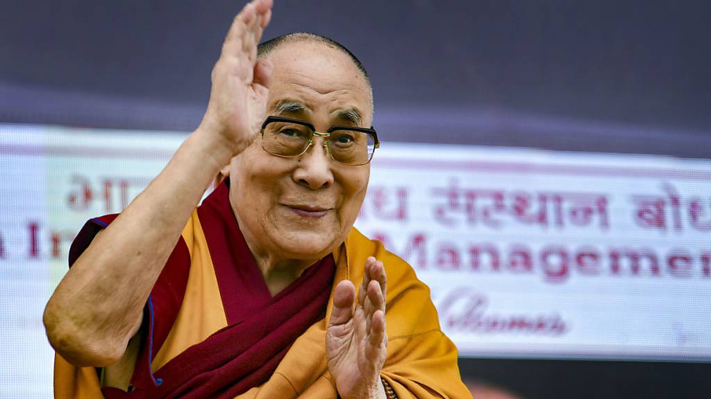 ARCHIV - Der Dalai Lama, das spirituelle Oberhaupt der Tibeter, spricht im indischen Bodh Gaya. Foto: Sanjay Kumar/PTI/dpa