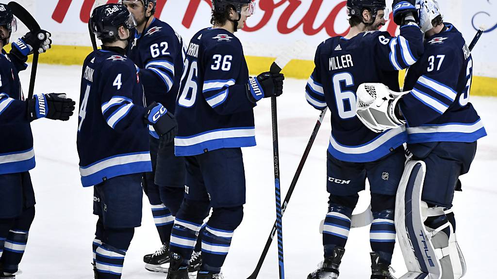 Die Winnipeg Jets mit Nino Niederreiter (Dritter von links) hatten ein weiteres Mal Grund zum Jubeln