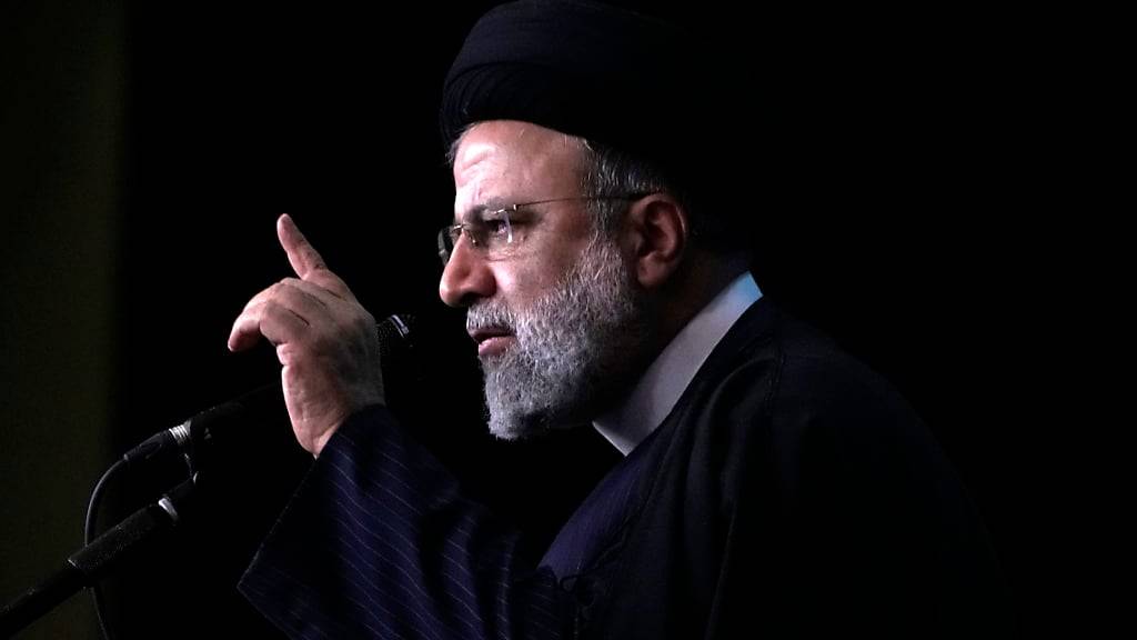 ARCHIV - Ebrahim Raisi, Präsident des Iran, hat sich nach dem Angriff auf Israel geäußert. Foto: Vahid Salemi/AP/dpa