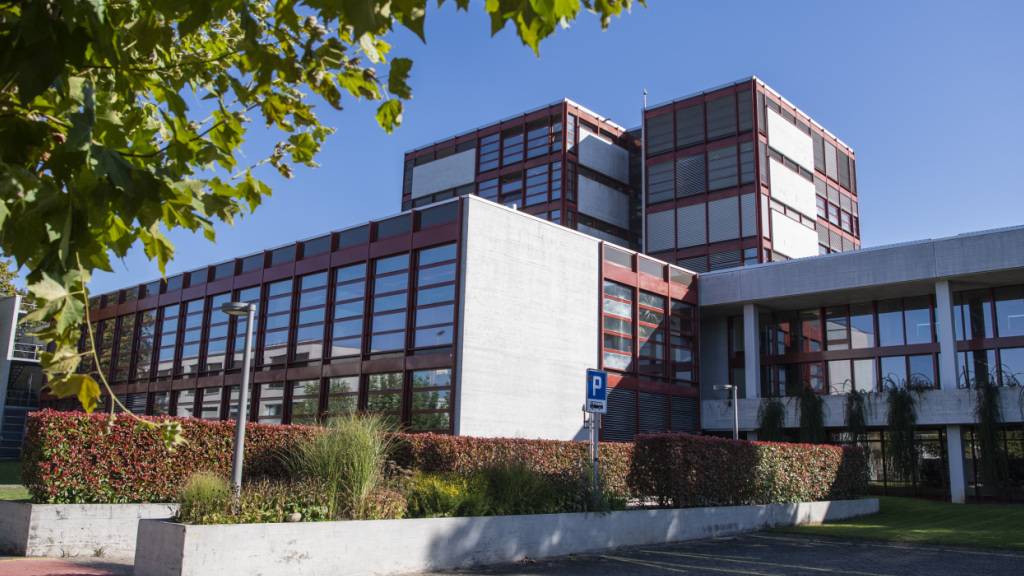 Regierung unterstützt ein Kurzzeitgymnasium in der Stadt Zug