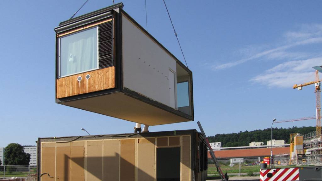 Im Schulbereich haben sich die Züri-Modular-Pavillons bewährt. Der Zürcher Gemeinderat regt nun, auch in anderen Bereichen auf die temporären Bauten zu setzen. (Archivbild)