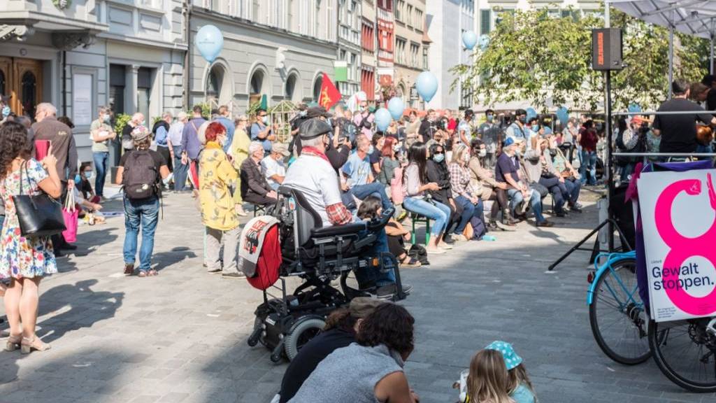 In St. Gallen haben am Sonntag rund 150 Personen an der Kundgebung zum Uno-Weltfriedenstag teilgenommen.