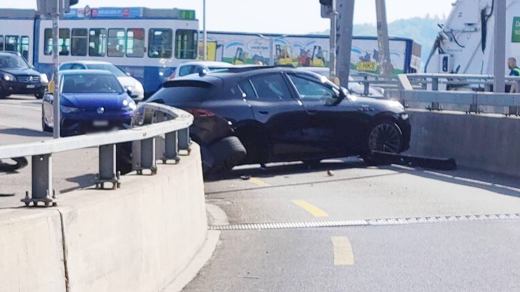 Maserati und Nummernschild geklaut – Polizei nimmt Teenager nach Flucht fest